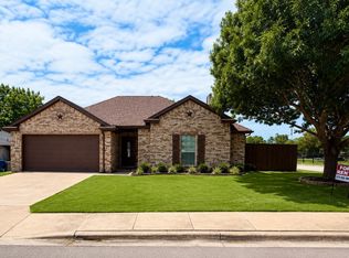 607 Meadowview St, Farmersville, TX 75442