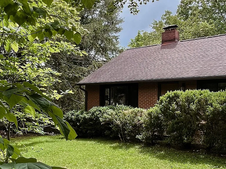 372 Old Haw Creek Rd — Photo 10
