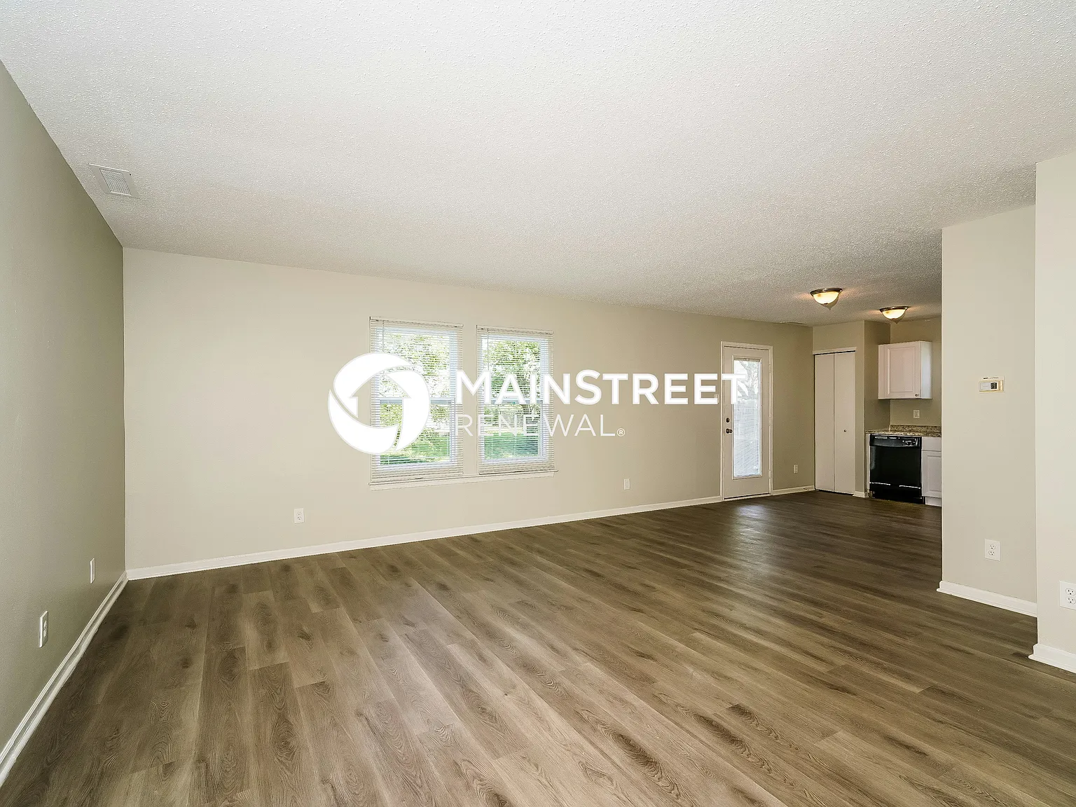 138 Frostwood Ln — Photo 2
