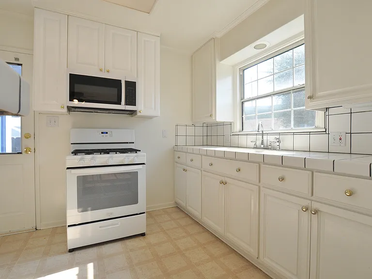615 Lorena Ave — Photo 5