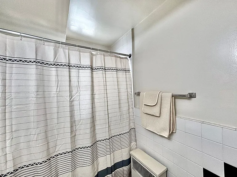 Canterbury Court Apartments — Photo 83