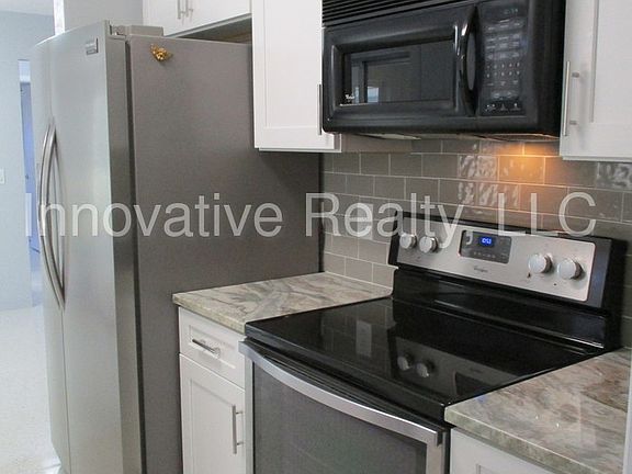 3rd image of 17 Wisteria Dr