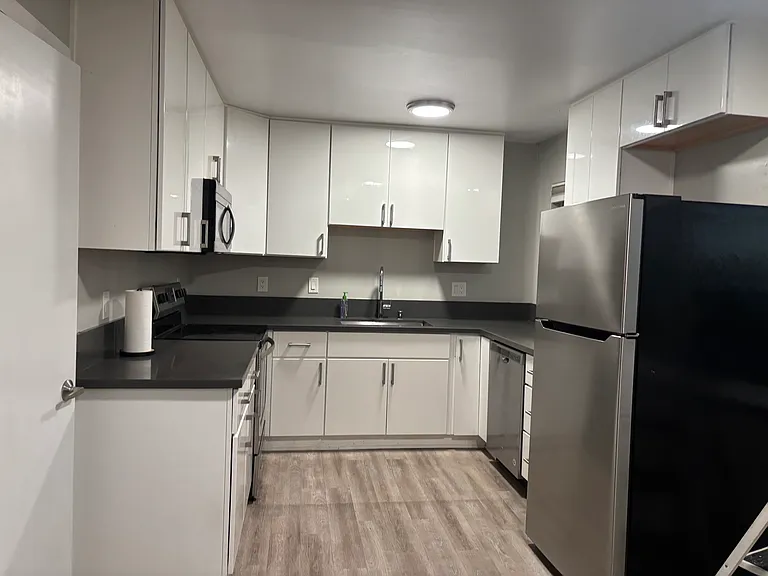 186-192 Selwyn Dr #2 — Photo 1