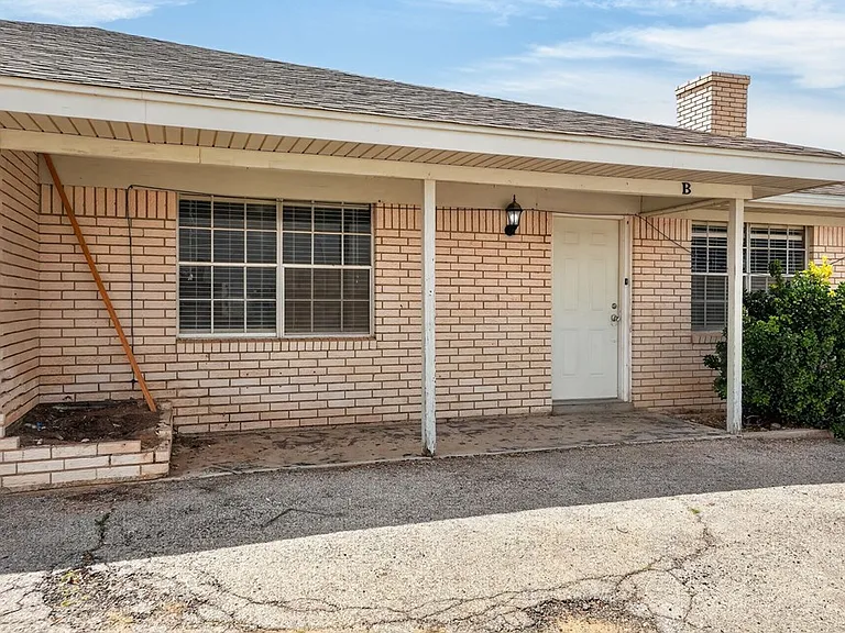 2615 Haynes Dr #B — Photo 3