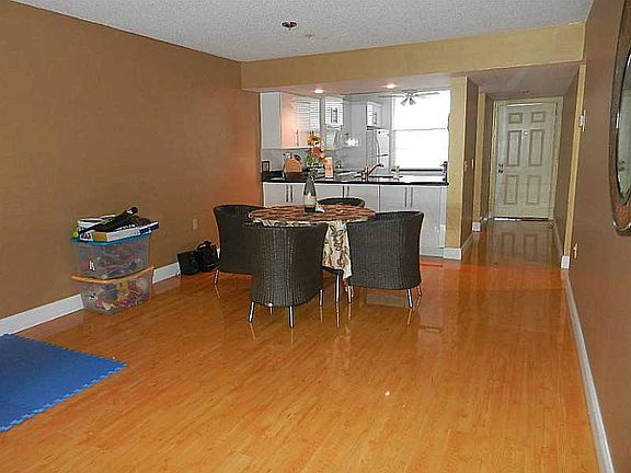 4th image of 1524 Whitehall Dr APT 303