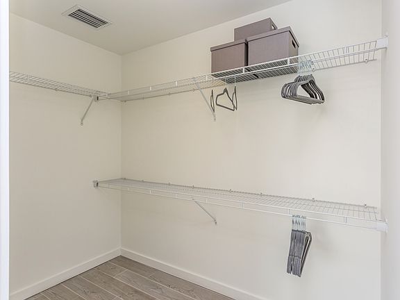 5th image of 3625 NE 5th Ave #913