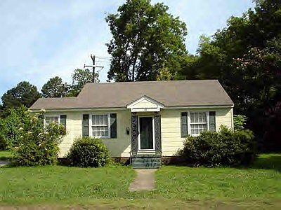 2nd image of 406 Taylor Dr
