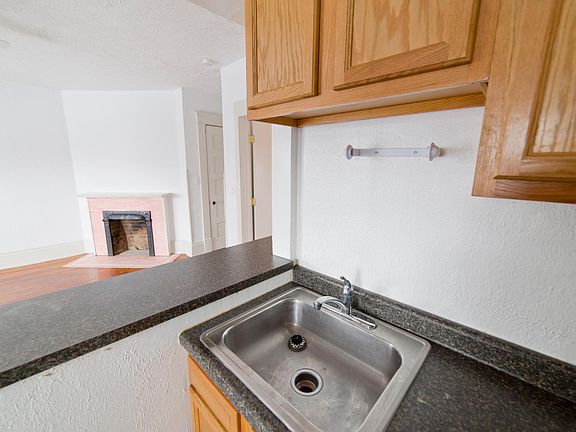 3rd image of 4706 Franklin Blvd #3
