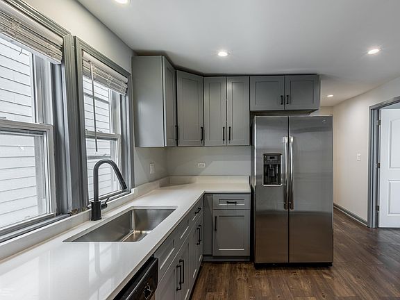 5th image of 1759 N Sawyer Ave APT 2