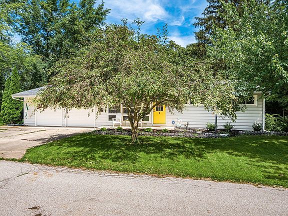 4th image of 160 Anderson Ave