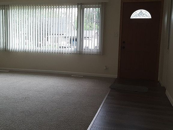 3rd image of 16200 W Des Plaines Dr