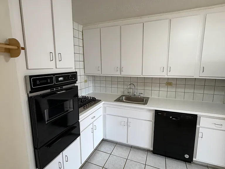 39 E 39th St #2L — Photo 13