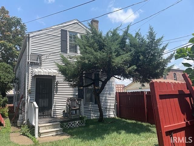 2nd image of 910 W Virginia St