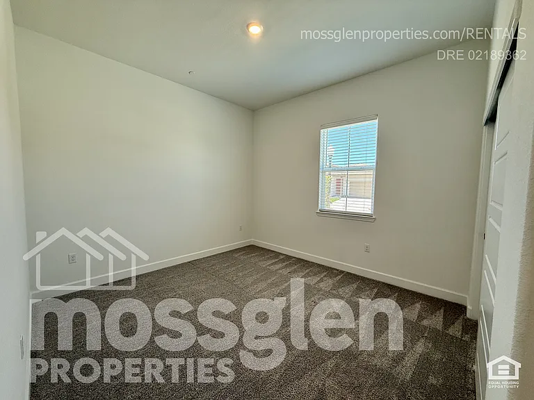 5666 Sailrock St — Photo 9