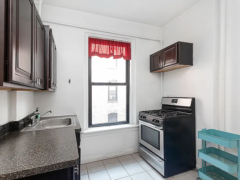 623 W 207th St #24 — Photo 5