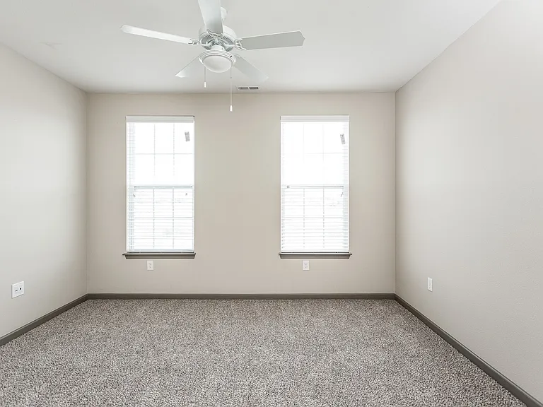 Bella Vista Apartments — Photo 17