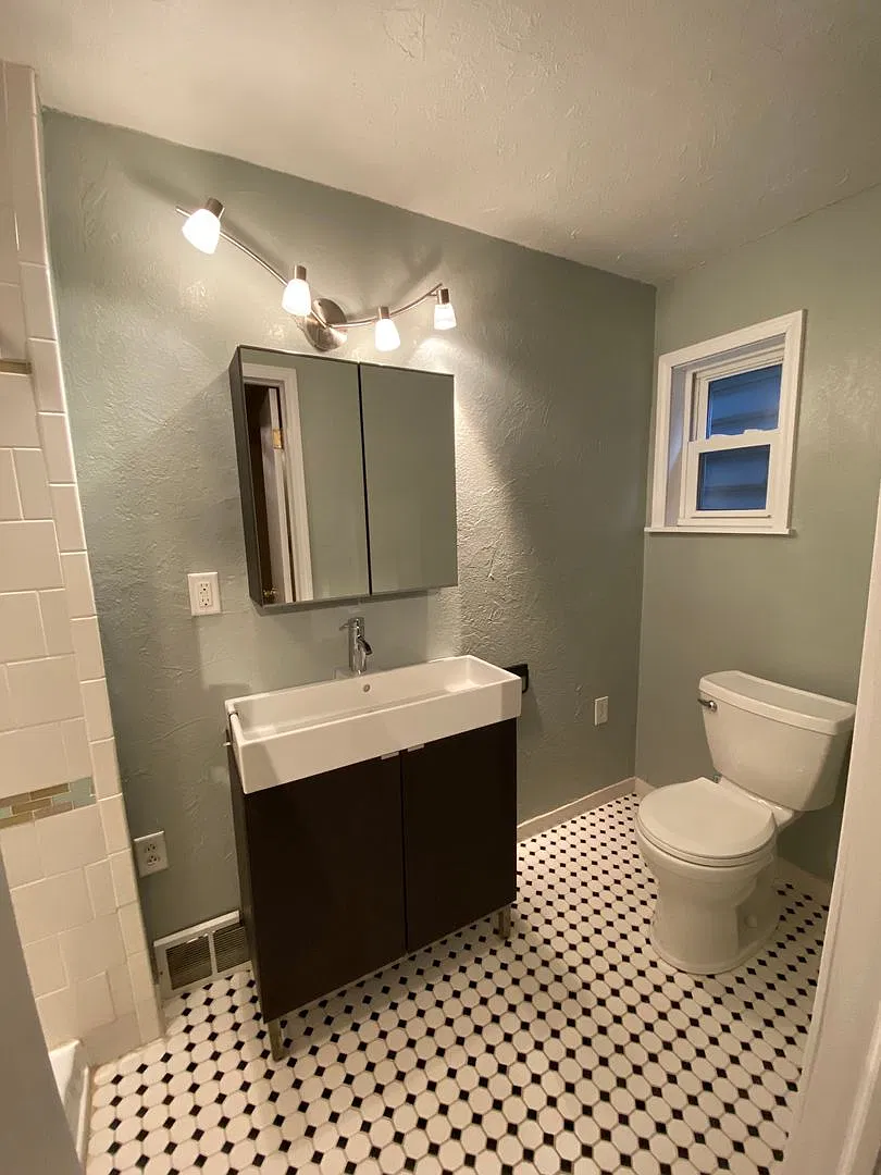 3 BR / 2 Full Bath House Now Showing! — Photo 3