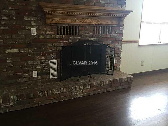 5th image of 1613 Parade St #0