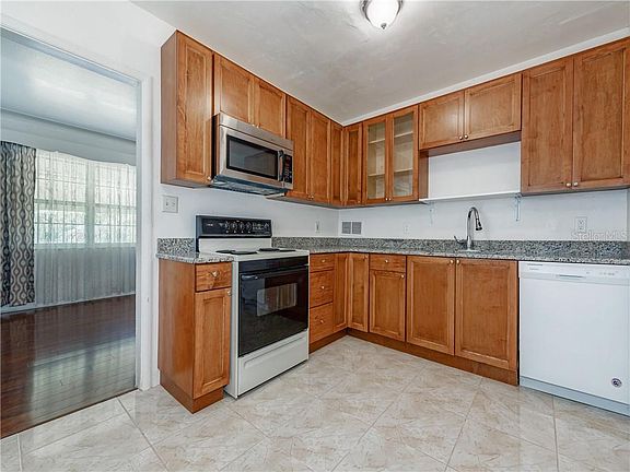 4th image of 1619 22nd Ave S