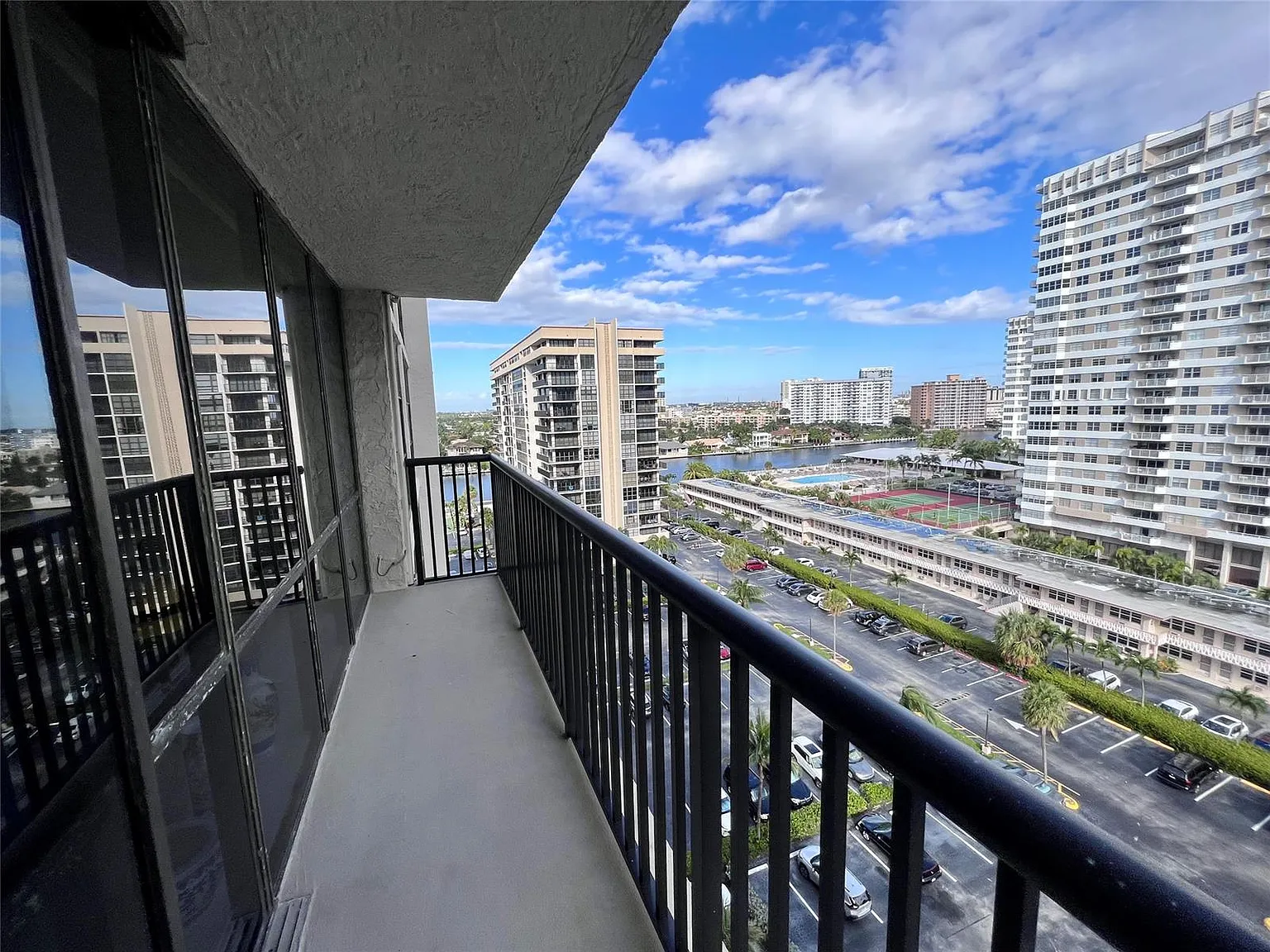 2 bed, 1300 sqft, $3,000 — Photo 3