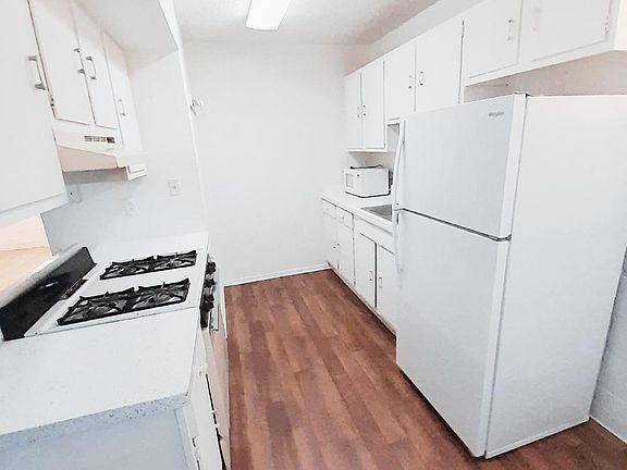 2nd image of 72001 Kentucky Ave #6
