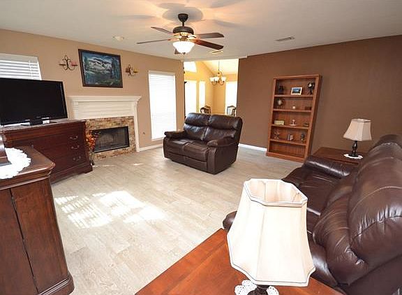2nd image of 709 Firethorn Ln