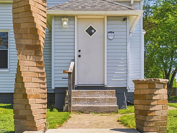 4th image of 1646 Royal Ave NE