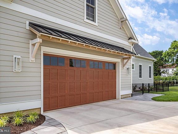 5th image of 33279 Horseshoe Ct