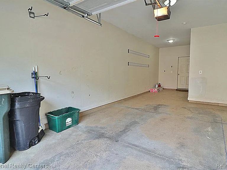 4058 Radcliff Dr — Photo 33