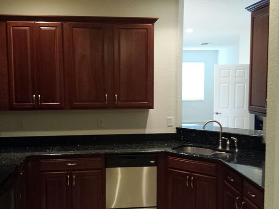 4th image of 1571 SE Wilshire Pl