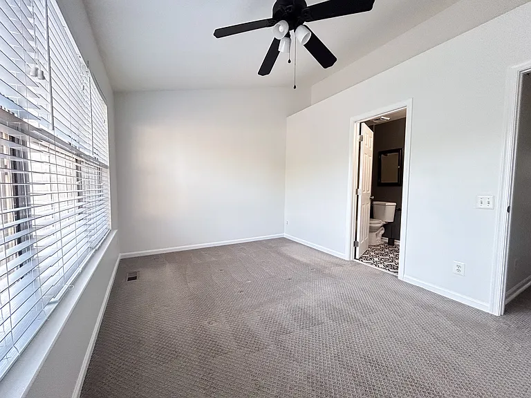 303 Bridle Crest Sq NE — Photo 10