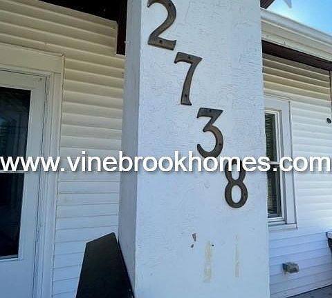 3rd image of 2738 Latonia Ave