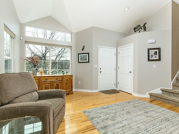4th image of 9749 Teller Ct