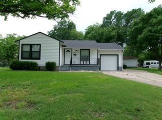 901 Ralph St, Grand Prairie, TX 75051