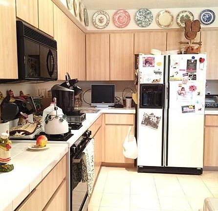 Kit w/ tile counters