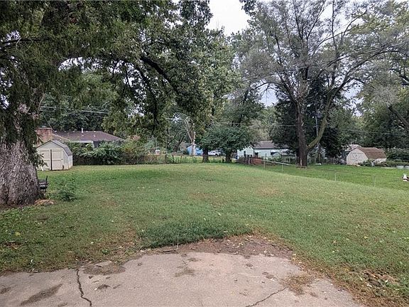 3rd image of 8507 Spring Valley Rd