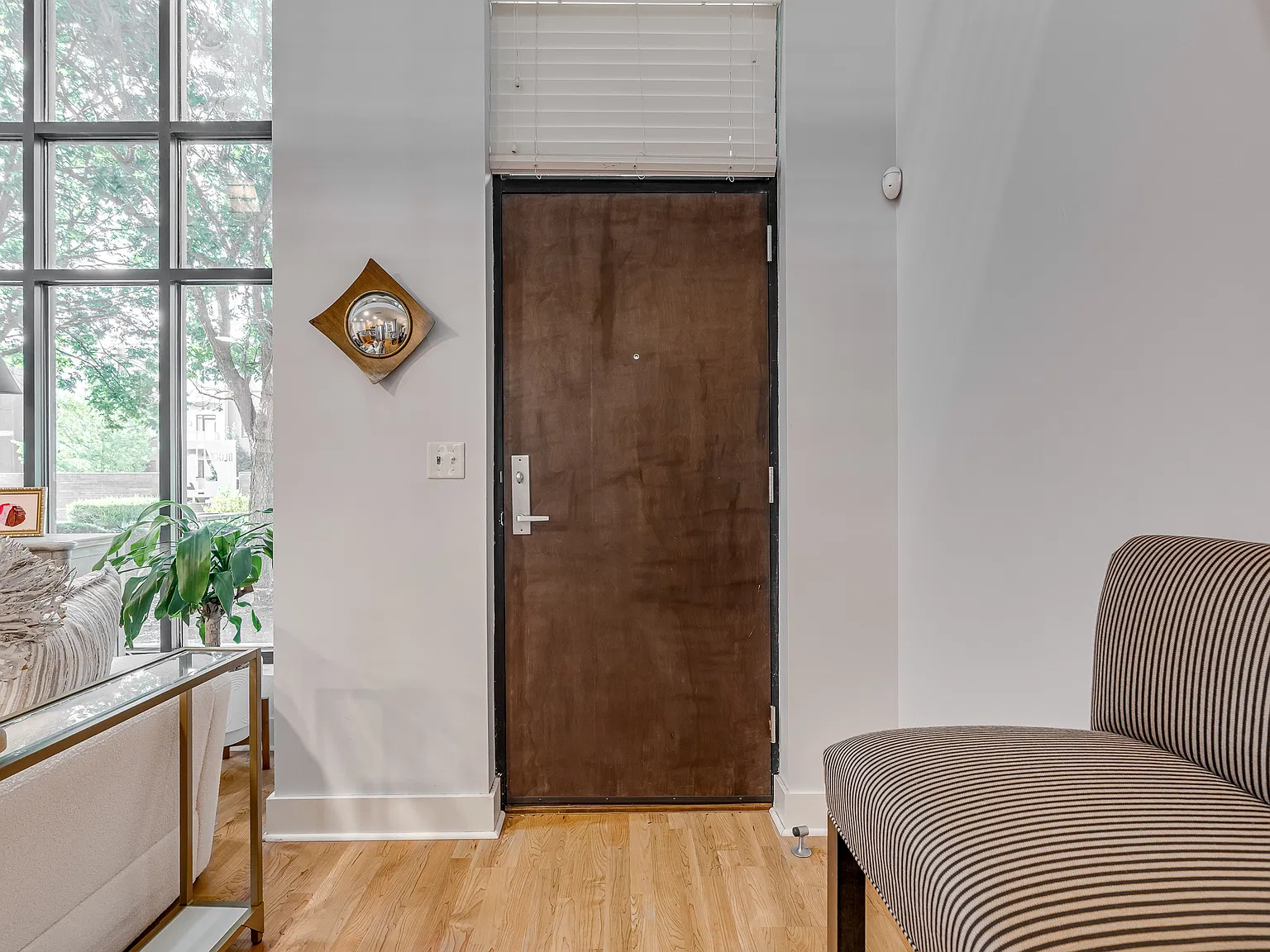301 NE 4th St — Photo 3