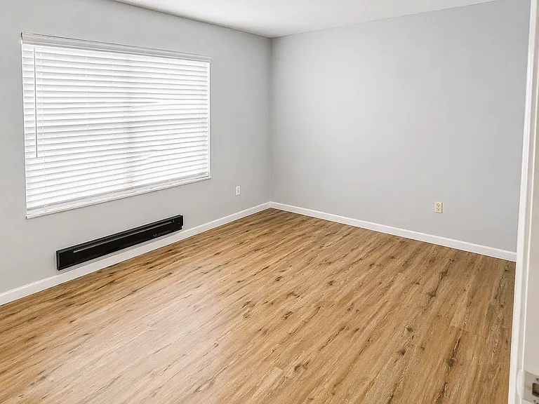 221 E Olive St — Photo 10