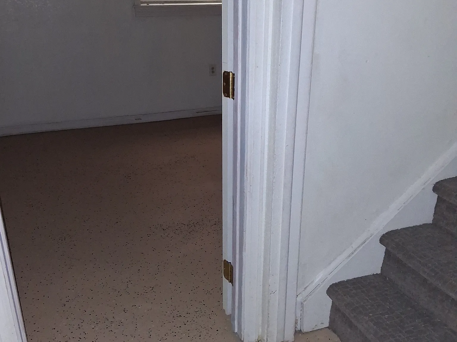 3 bed, 1.5 bath, 1600 sqft, $2,100 — Photo 3