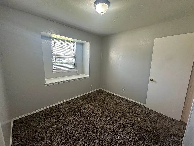 4844 Woodview Dr — Photo 47