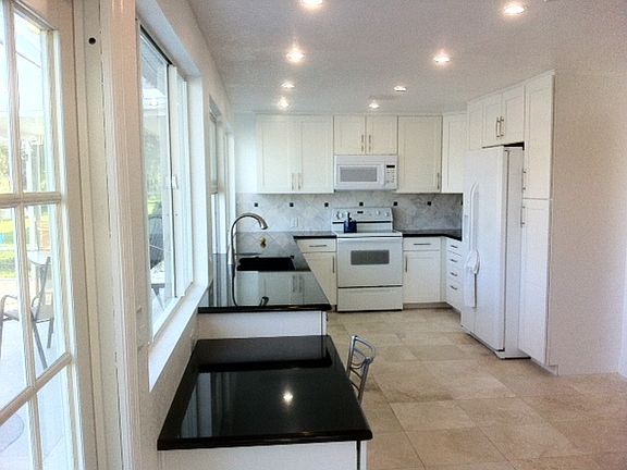 3rd image of 348 E North Shore Dr