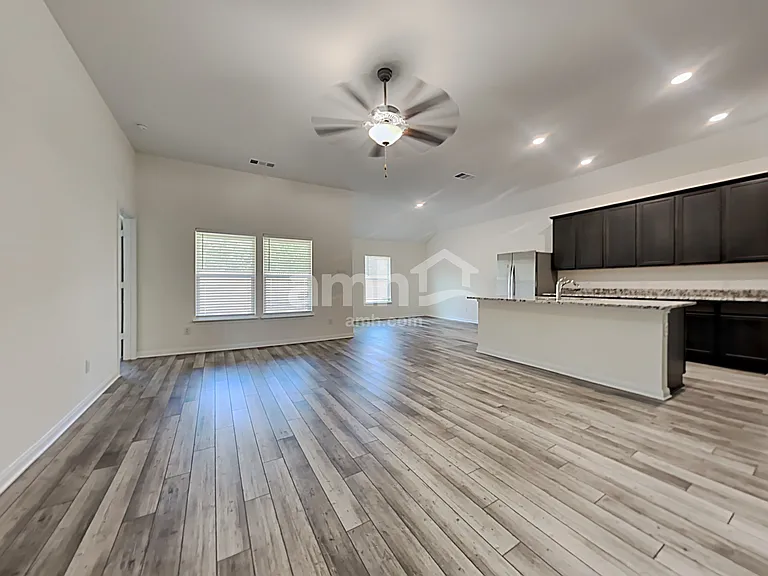 1162 Treeta Trl — Photo 5