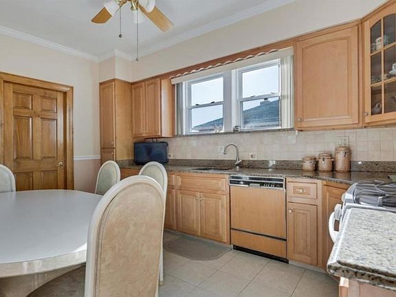 3rd image of 2317 Laconia Ave Floor 2
