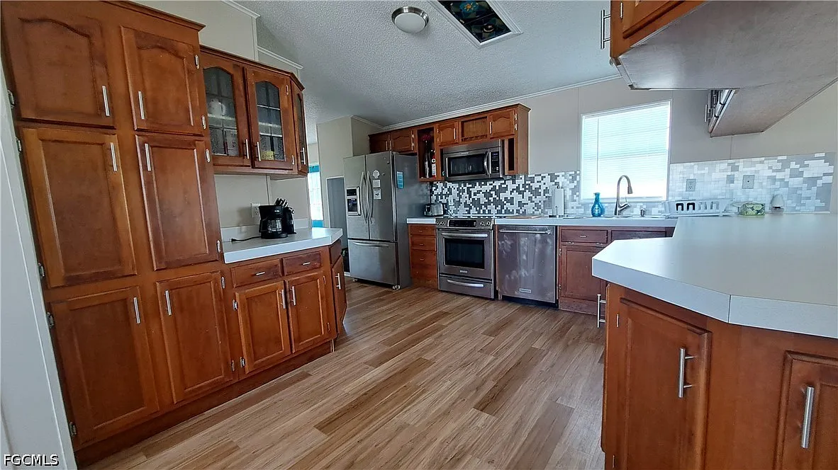 3 bed, 2.0 bath, 1404 sqft, $3,500 — Photo 3