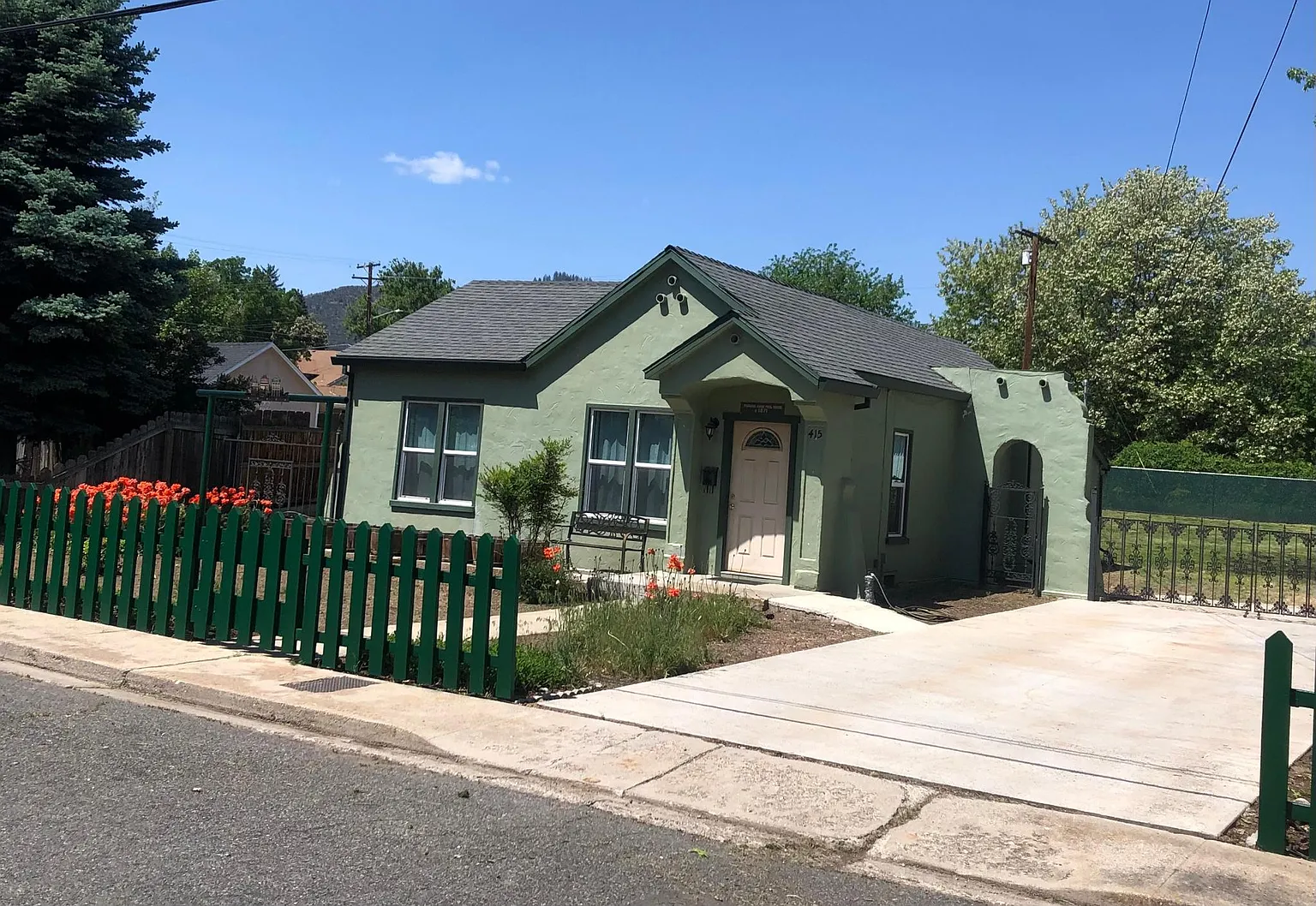415 3rd St photo 1