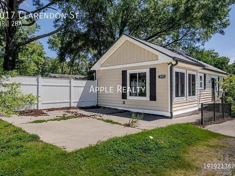 1017 Clarendon St — Photo 13