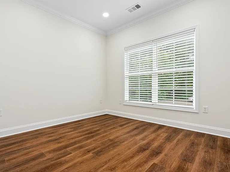 327 Byrd St — Photo 10