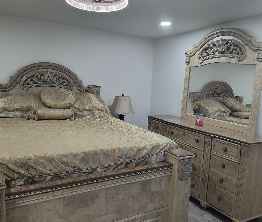 Queen Size Bedroom