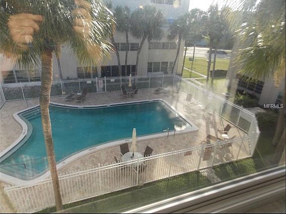 3rd image of 208 NE Monroe Cir N APT 207
