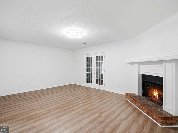 5th image of 324 Farm Place Ct NE